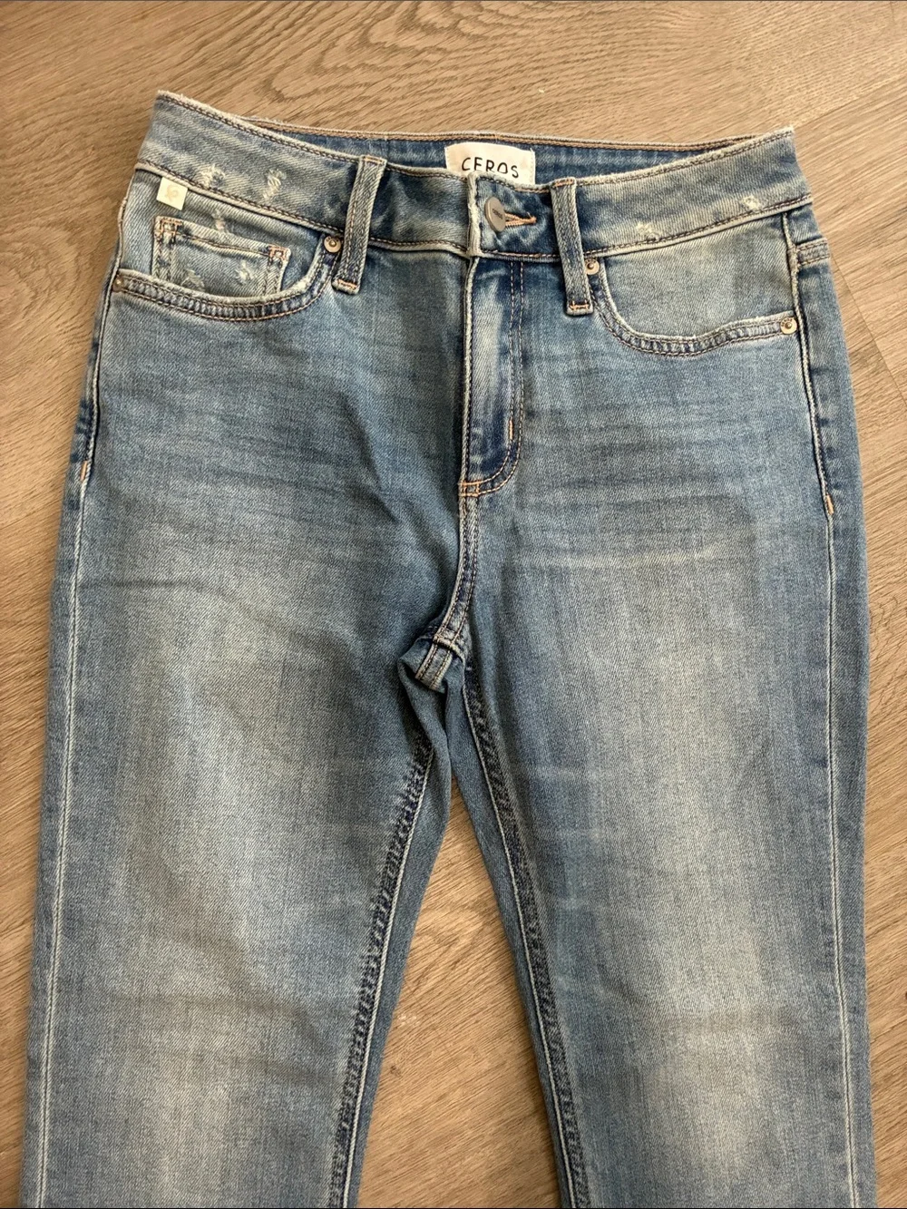 NWOT Ceros Cropped Raw Hem Light Blue Women's Jeans